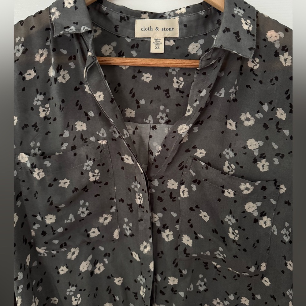 cloth & stone Gray Floral Sheer Button-Up Blouse - Picture 5 of 5